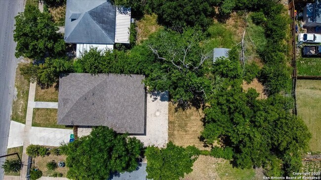 Building Photo - 725 Westfall Ave