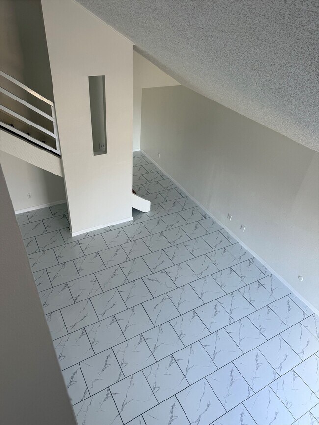 Building Photo - 6103 Linnhaven Dr