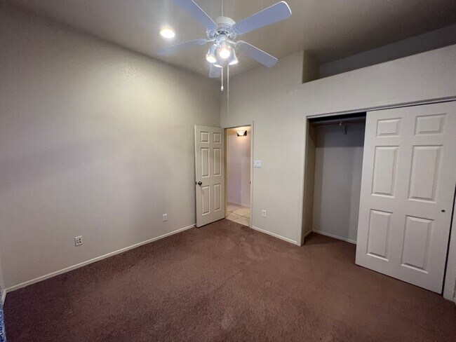 Building Photo - 4 BED POOL HOME!