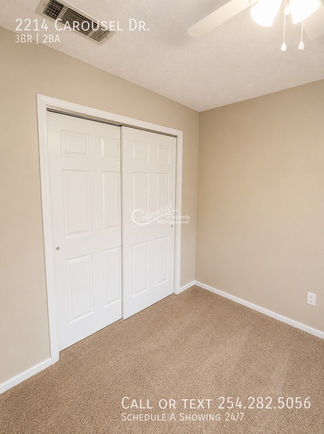 Building Photo - 2214 Carousel Dr