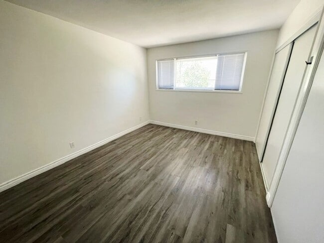 Building Photo - Single Level 4 Bedroom 2 Bath Home in Seal...