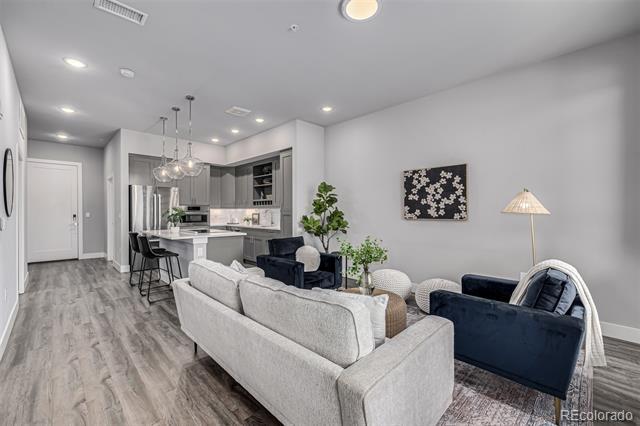 Building Photo - 6618 E Lowry Blvd