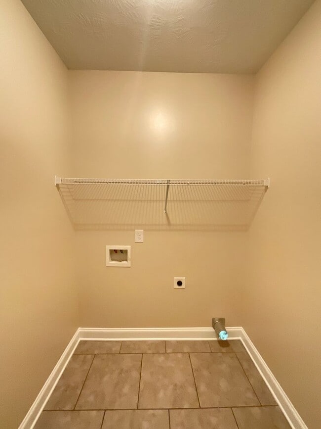 Building Photo - ****Rent Special***** 50% off the first rent charge payment. Ask for details!