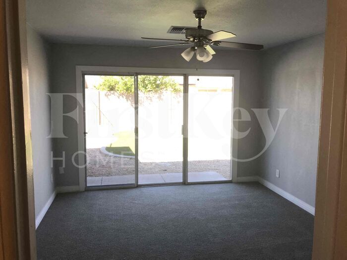Building Photo - 4818 W Christy Dr