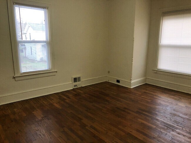 Building Photo - 427 Poplar St