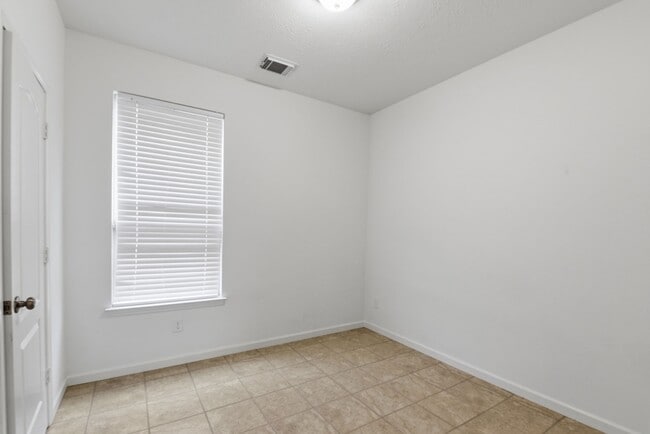 Building Photo - 2518 Boxwood Park