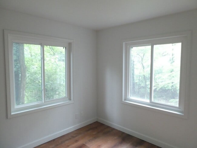 Building Photo - 3 Bedroom 2 Bath Home- Old South West