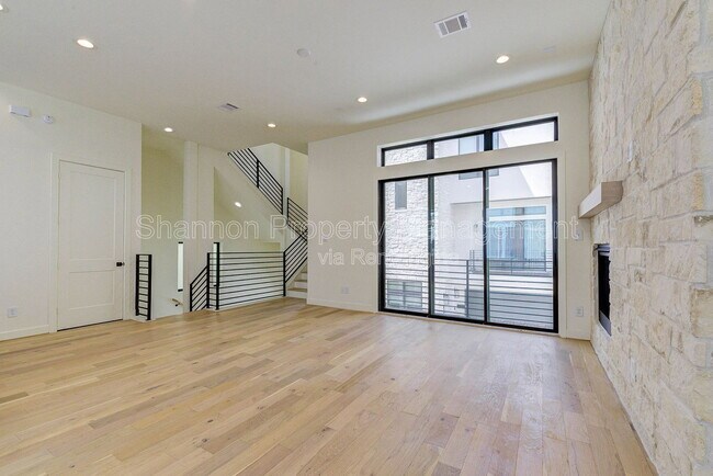 Building Photo - 1803 Dunlavy St