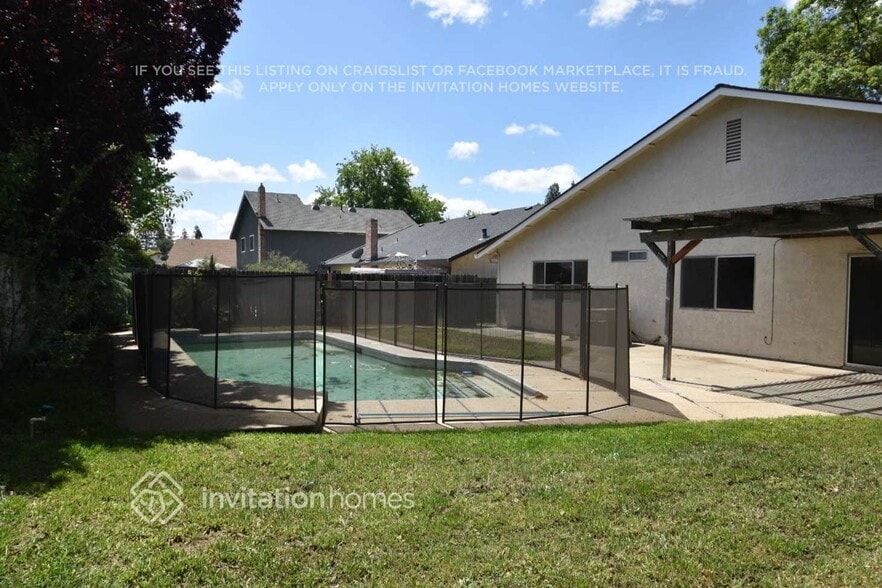 Building Photo - 9905 Country Oak Ct