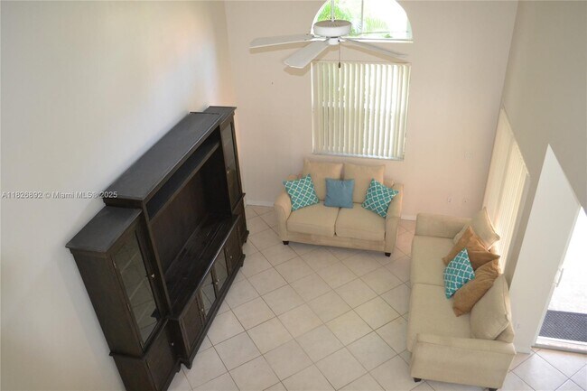 Building Photo - 1537 E Lake Ct
