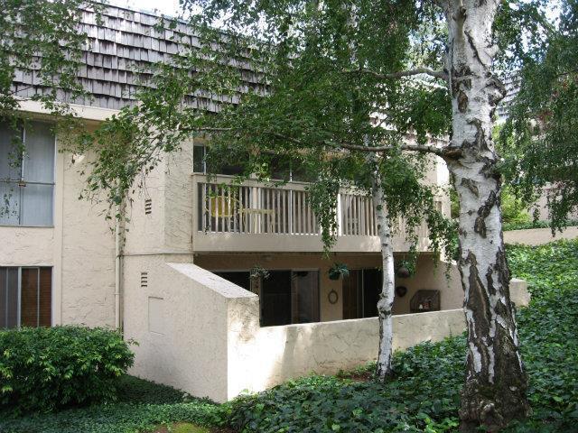Building Photo - 675 Sharon Park Dr