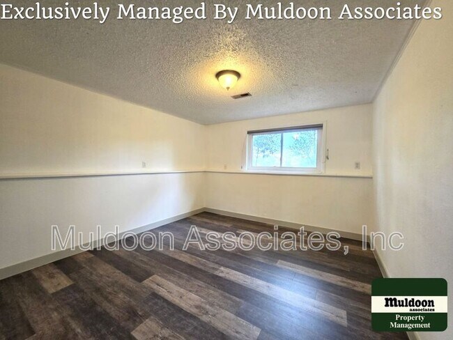 Building Photo - 1450 Luna Vista St