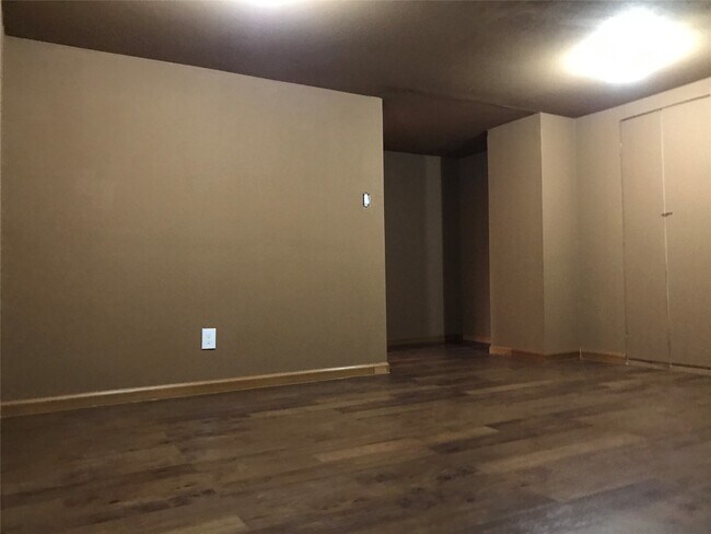Building Photo - 5615 Winsome Ln