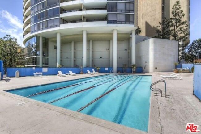 Building Photo - 4265 Marina City Dr