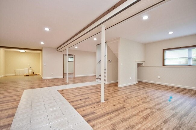 Building Photo - 32 Cooper Rd