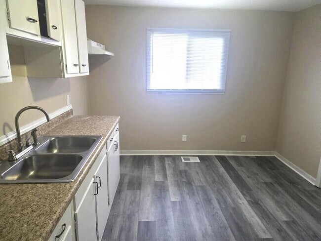 Building Photo - 247 S Randolph St