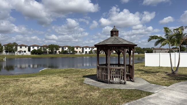 Building Photo - 4230 Napoli Lake Dr