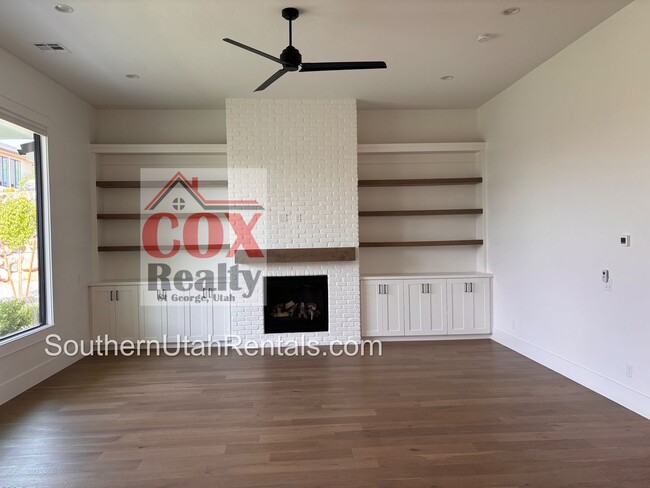 Building Photo - Washington Vistas 3 bed plus office Single...