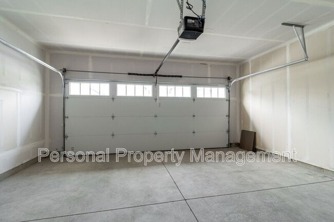 Building Photo - 4803 NE 37th Ct