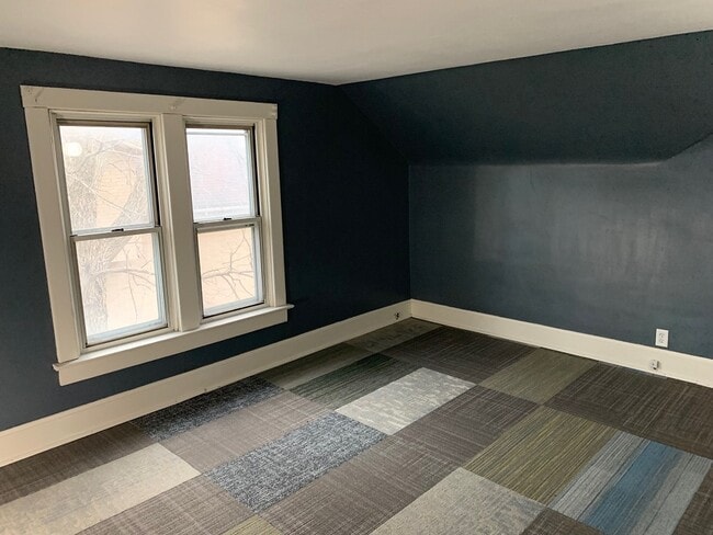 Building Photo - 745 E Benton St