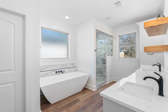 Building Photo - 19 Denali Dr