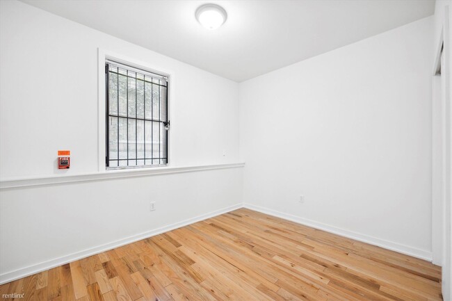 Building Photo - 3 br, 2 bath Triplex - 1310 N CARLISLE ST ...