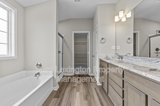Building Photo - 220 Little Leaf Dr
