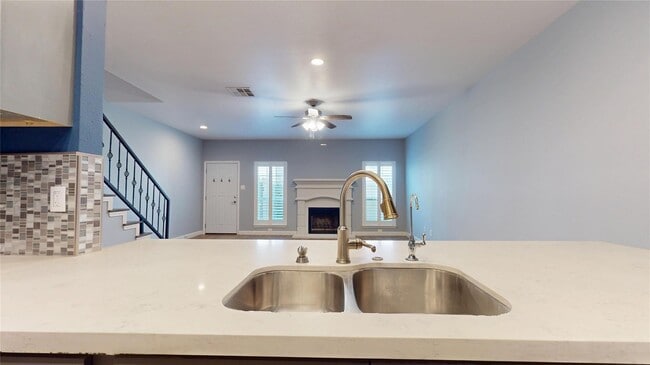 Building Photo - 2984 Holly Hall St