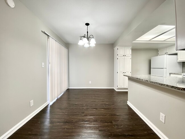 Building Photo - Stylish Move-In Ready Gem! Jenks Schools &...