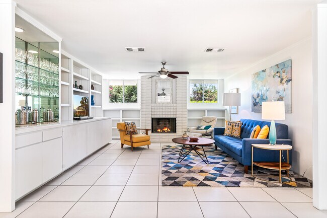 Building Photo - 215 Desert Lakes Dr
