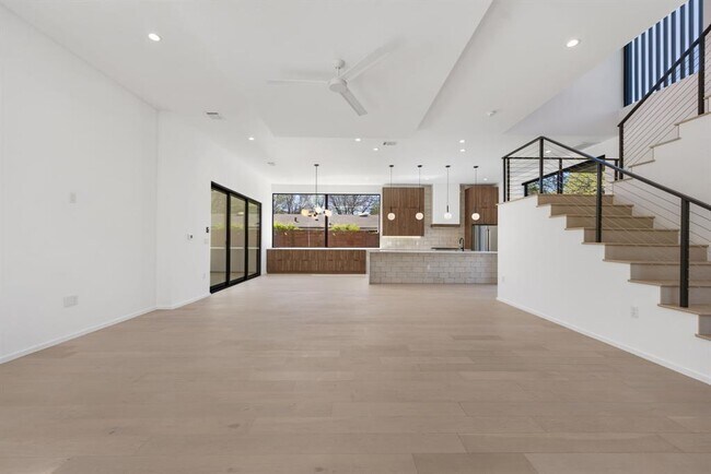 Building Photo - 2411 Winsted Ln