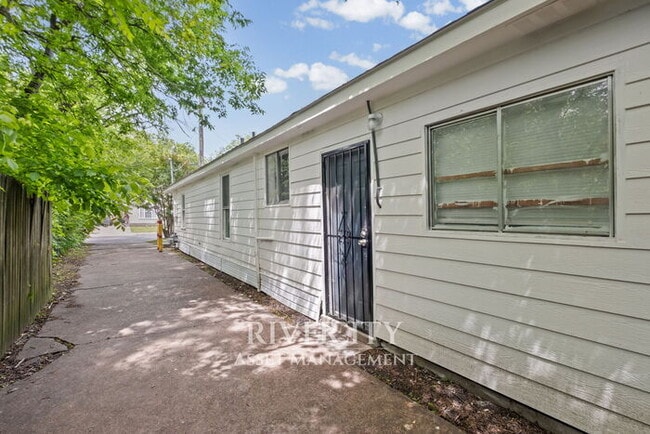 Building Photo - A MUST SEE IN 38108 !!!! SECTION 8 WELCOMED !!!!!! GIVE US A CALL !!!!!