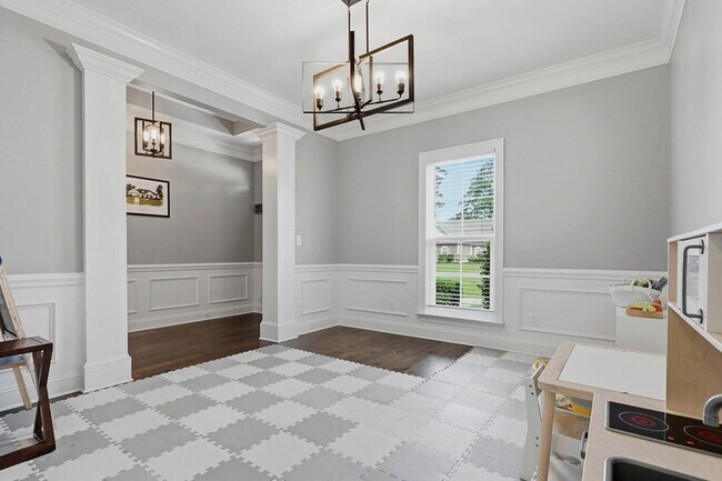 Building Photo - 128 Thistledown Dr