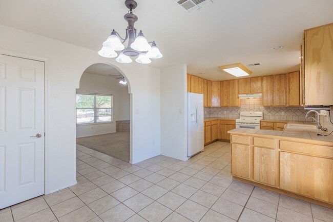 Building Photo - Beautiful Home W/Solar Panels