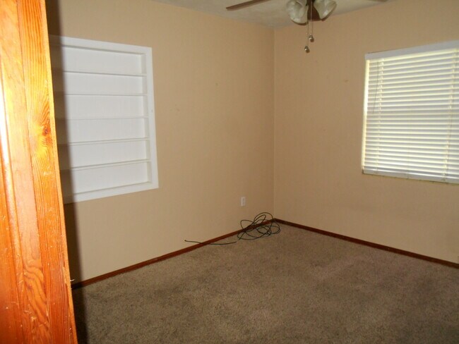 Building Photo - Central Lakeland - Three Bedroom One Bath