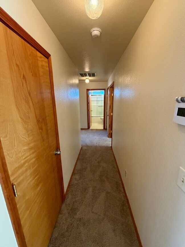 Building Photo - 3 Bed 2 Bath Country Home