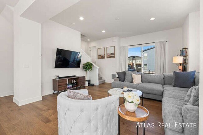 Building Photo - 7856 W 43rd Pl