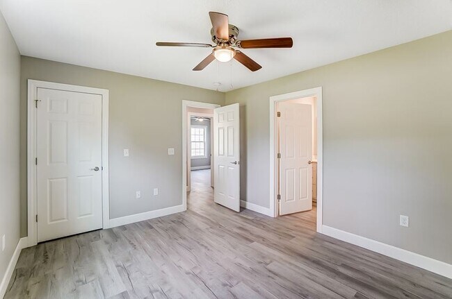Building Photo - 2497 Susan Ann Dr