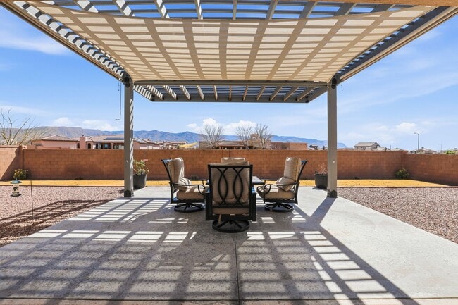 Building Photo - Beautifully Maintained 3 Bedroom Home in Mesa Village