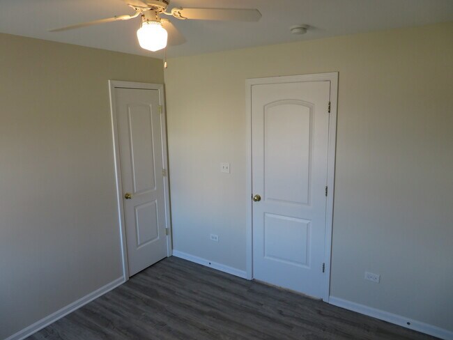 Building Photo - 118 N 12th Ave