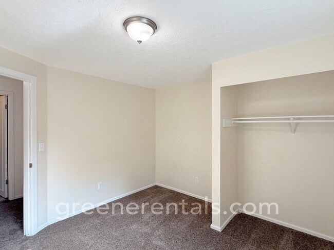 Building Photo - 3BD/1.5BA in Desired West Olympia Location