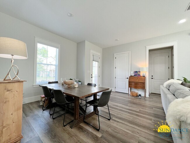 Building Photo - Stunning 5 bedroom home in Santa Rosa Beach!