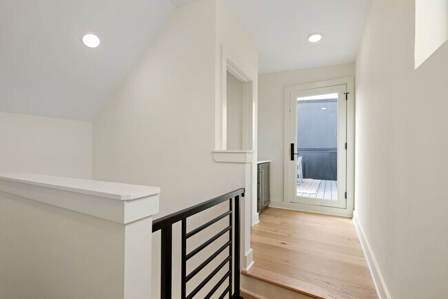 Building Photo - 1117 3rd Ave S