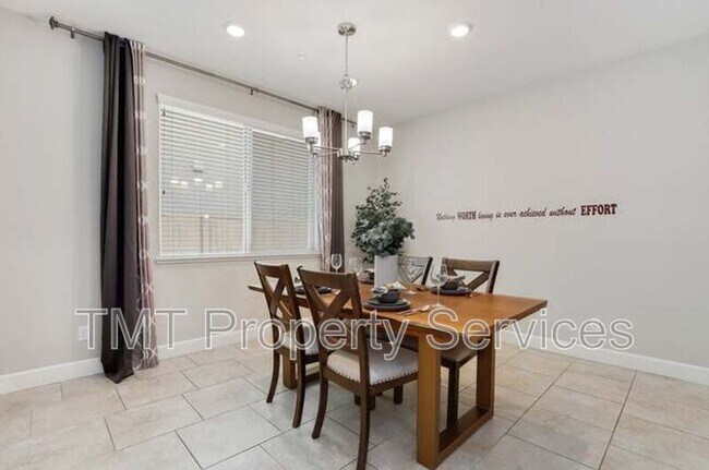 Building Photo - 1141 Vista Verde Dr