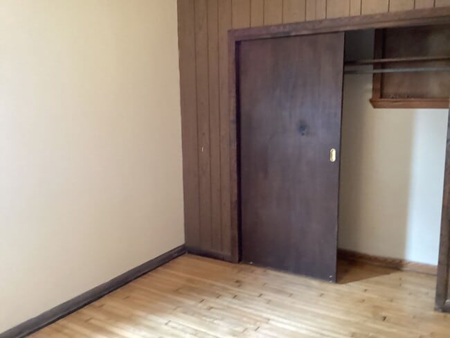 Building Photo - 4 Bedroom Single Family