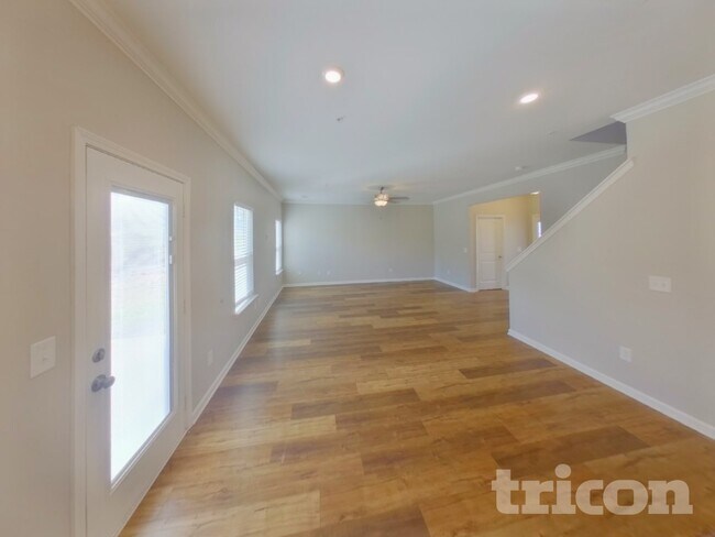 Building Photo - 622 Crooked Crk