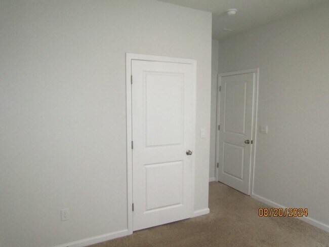 Building Photo - 2155 Ainsley Dr