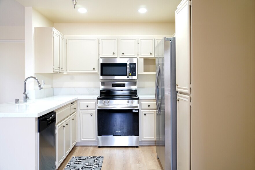 Building Photo - 17161 Alva Rd