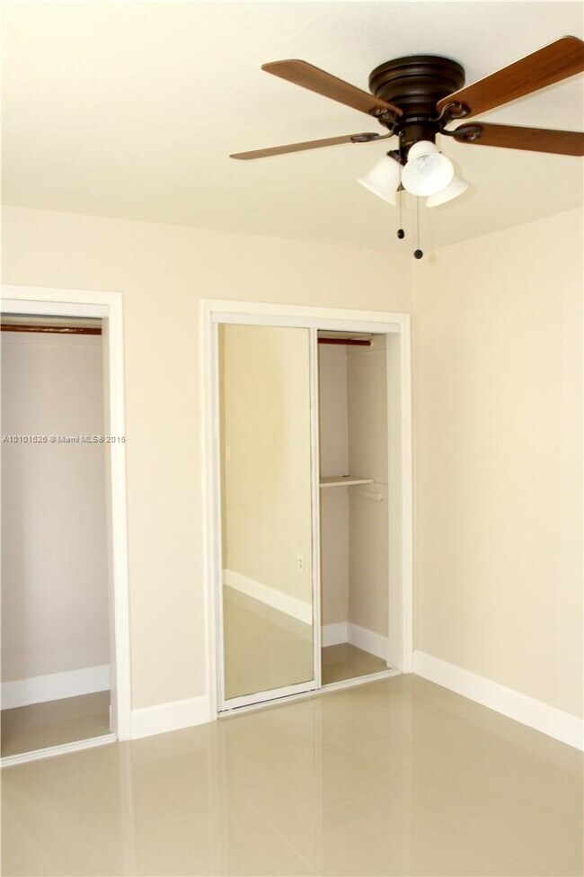 Building Photo - 3414 W Lake Pl