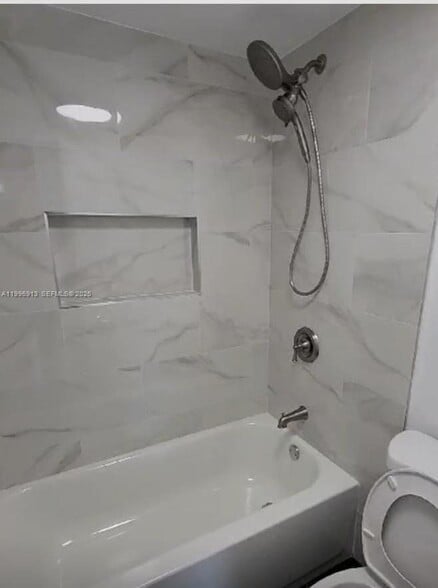 Building Photo - 2350 NE 135th St